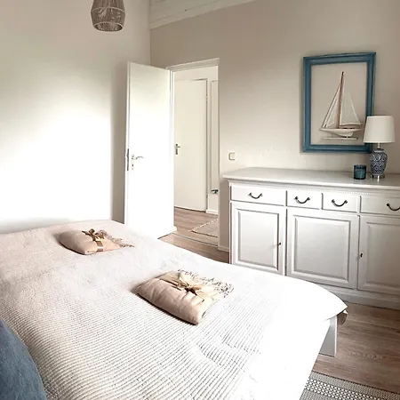 Chiemsee Haeuschen * 基姆湖畔普林